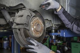 El costo de los servicios de los talleres de automóviles en Rusia aumentará en 2026