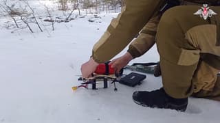 Минами ПТМ-1 и противоавтомобильными шипами: операторы FPV-дронов «Бумеранг» блокируют движение транспорта противника