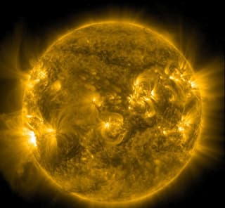 The sun woke up: two powerful flares occurred on January 12