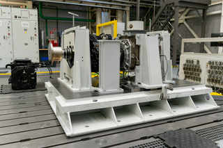 A domestically developed TAD-650 traction motor for high-speed trains has been created and tested