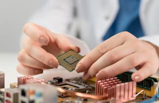 En Zelenograd se lanzará una línea de encapsulado de chips para 100 mil microcircuitos al mes