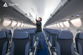 El "Superjet" recibió una configuración de fábrica de cabina para 100 pasajeros