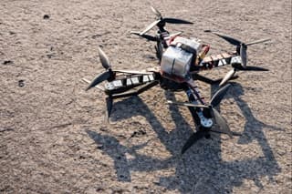 El ejército ruso recibió nuevos drones FPV de carga "OsA Okta"