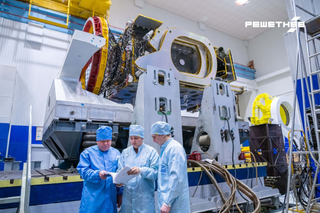 El satélite "Express-AMU" supera un complejo de pruebas mecánicas de resistencia de la estructura