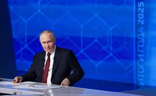 El ejército ruso debe recibir equipos inteligentes basados en soluciones nacionales, según Putin