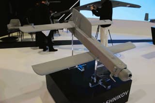 Обновленный дрон-камикадзе «Куб-2-2Э» представили на выставке в Абу-Даби 