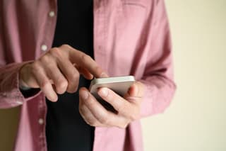 Un representante de la Duma Estatal declaró que las autoridades no bloquearán WhatsApp* y Telegram "por fastidiar"