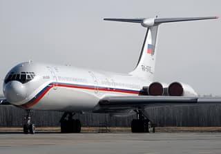 Military transport Il-62M brought an unknown cargo to Venezuela