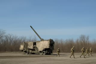 Для поражения укреплённых точек противника: партию САУ 2С44 «Гиацинт-К» передали российским военным