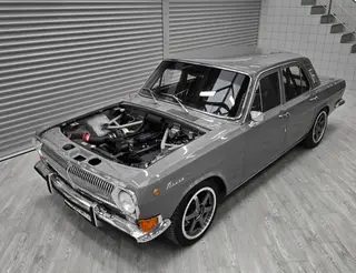 "Volga KGB" con motor Toyota: venden en Moscow un restomod basado en un GAZ-24 de 1969
