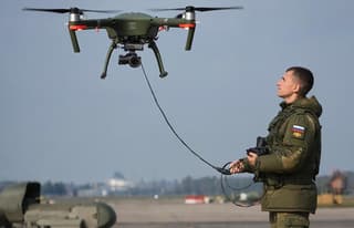El aparato más nuevo para empalmar cables de fibra óptica de drones probado en las Fuerzas Armadas de la Federación Rusa