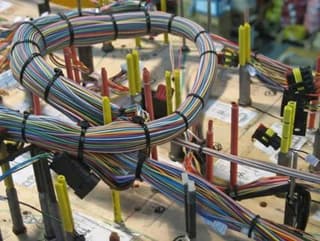 Sin análogos en el mundo: un torno automático para la disposición de cables creado en MAI