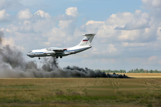Tres aviones de transporte Il-76TD entregaron cargas desconocidas a Irán
