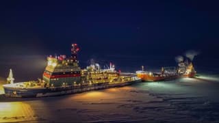 Ships will save in the Baltic Sea: nuclear icebreaker "Sibir" and diesel icebreaker "Murmansk" set out to help