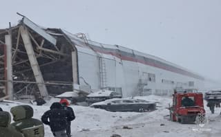 Уголовное дело и люди под завалами: обрушилась крыша одного из цехов липецкого завода «Моторинвест», там собирают автомобили Evolute