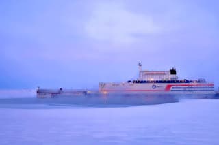 La central nuclear flotante "Akademik Lomonosov" resistió la embestida del poderoso "yuzhak" y continuó suministrando energía a Chukotka