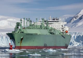 Российский газовоз «Арктик Метагаз» загорелся у берегов Мальты