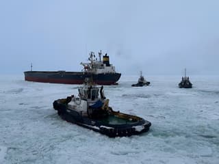 Due to ice, ships take 4.5 hours to dock at the "Osterra" terminal