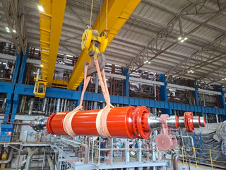 Installers Insert 29-Ton Rotor into Stator at Kirishi Thermal Power Plant