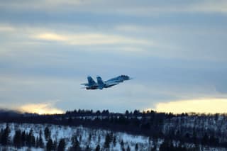 Су-25УТГ и Су-33 отработали боевое маневрирование в небе Заполярья