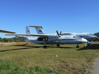Un avión de transporte militar An-26 se estrella contra una roca en Crimea: panorama completo de la catástrofe