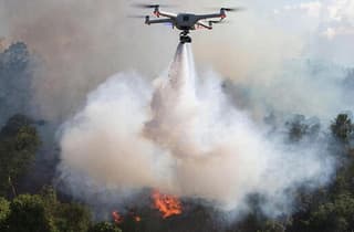 Los incendios comenzarán a extinguirse con bombas: drones con polvo podrían aparecer en Rusia
