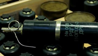 El primer lote de granadas de humo RDG-U fue enviado al cliente tras el inicio de la produccion en serie