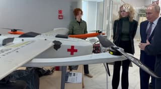 Беспилотник «Аист», способный доставлять лекарства на расстояние до 400 км, показали Путину