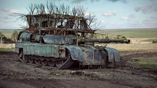 Танк Т-90М впервые защитили всеми видами броневых экранов против дронов