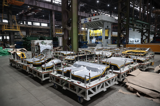 50 tons instead of 16: UAZ finishes upgrading a workshop with 6 presses for Sollers