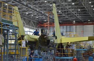El fabricante de Su-57 y Su-35 sorprendió con los salarios: están dispuestos a pagar a los torneros más de 205 mil rublos