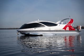 Скоростное пассажирское судно «Колва» с подводным крылом подготовили к навигации по Каме