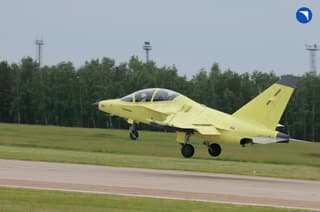 El experimentado Yak-130M realizó su primer vuelo