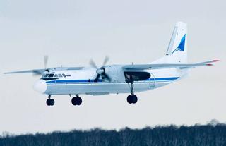 Otro incidente con el An-24: el avión regresó forzosamente a Tyumen después de problemas con el motor