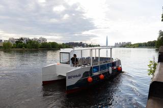 El catamarán eléctrico "Vechnyy" del proyecto EFT07, construido en San Petersburgo, ha comenzado a operar en ríos y canales