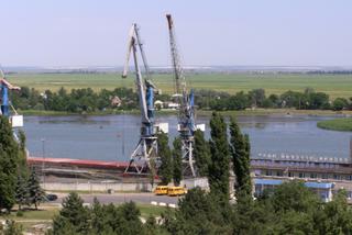 Se prohíbe a los buques fondear en lugares desprotegidos por la defensa aérea cerca de los puertos de Kavkaz y Azov