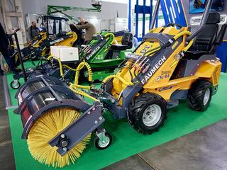El minicargador doméstico ML-04 con motor chino fue presentado por la empresa de Novosibirsk "Baumech"
