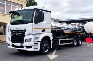 El gigante camión cisterna de leche sobre chasis KamAZ-65657 con un tanque de 11 toneladas fue presentado por "Vologodskie Mashiny"
