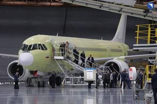 Futuros ingenieros de MAI estudiaron la producción de Su-30 y MC-21 en la planta de aviación de Irkutsk