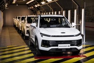 El "Moskvich 3" ha bajado de precio en 608 mil rublos: el crossover ahora cuesta desde 1,344 millones de rublos