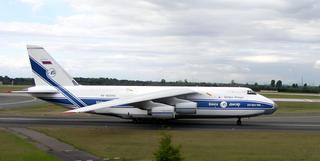 An-124 pilot unexpectedly compared the "Ruslan" wing to a broom