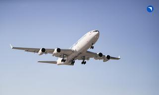 Why the Il-96-400M has three crew members on salary, while the Boeing 777 has only two