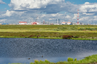 "Lukoil" lanza la unidad de preparación de petróleo "Komandirshor" con una capacidad de 800 mil toneladas al año en el Ártico