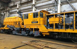 India recibió tecnología rusa: la máquina de vía RPB-01 se presentó en "Innoprom" en Nueva Delhi