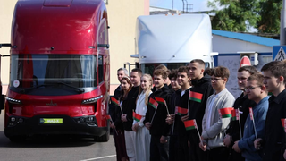 El novísimo tractor híbrido MAZ-X ha salido a las carreteras de Bielorrusia
