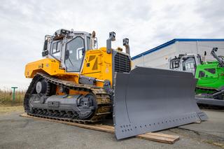 El bulldozer híbrido ruso E12 con tren de rodaje triangular fue presentado por DST-Ural