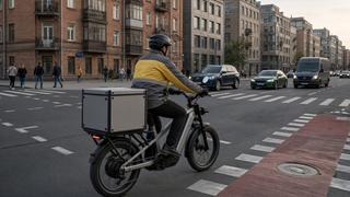 Los repartidores podrían tener que examinarse para obtener el carné de conducir: sin él no podrán entregar pedidos