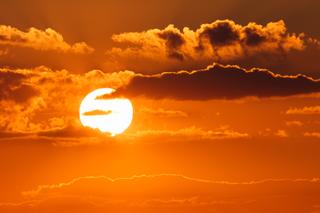 Scientist captured Sun's prominences with a telescope from 1000 frames
