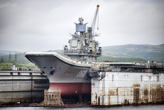 "Utopía de portaaviones": mientras el "Kuznetsov" no vuelve al servicio, un experto propone olvidar los nuevos "aeródromos flotantes"