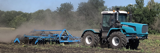 El BTZ 254K.20 fue enviado a revisión después de la modernización: qué cambió en el tractor de 250 caballos de fuerza